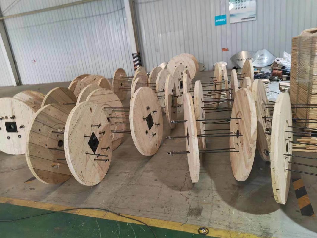 4 Way Cáp gỗ cuộn tròn Cáp gỗ lớn cuộn được sử dụng cho cáp